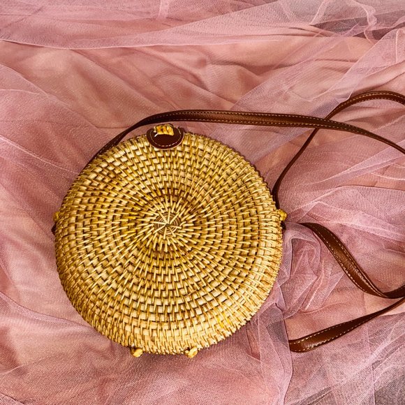 "Shelly" Small Round Straw Handbag - Picture 3 of 6